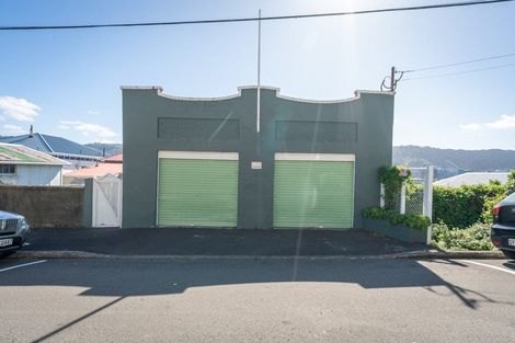 Photo of property in 16 Hawker Street, Mount Victoria, Wellington, 6011