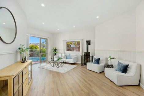 Photo of property in 39 Scarlet Oak Drive, Schnapper Rock, Auckland, 0632