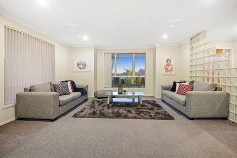 Photo of property in 55 Mt Lebanon Crescent, The Gardens, Auckland, 2105