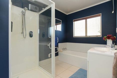 Photo of property in 413 Southland Place, Raureka, Hastings, 4120