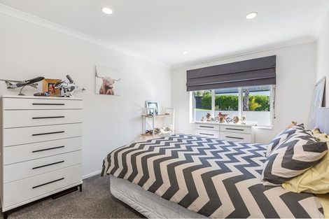 Photo of property in 32 Sunny Crescent, Huapai, Kumeu, 0810