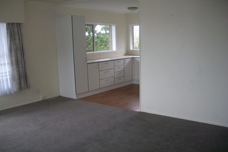 Photo of property in 2/98 Carlisle Road, Browns Bay, Auckland, 0632