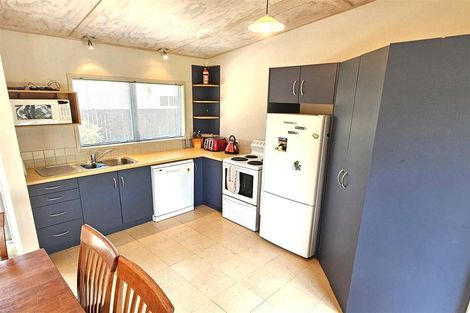 Photo of property in 102 Sands Crescent, Matarangi, Whitianga, 3592