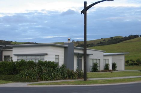 Photo of property in 41 Paraoa Crescent, Omaha, 0986