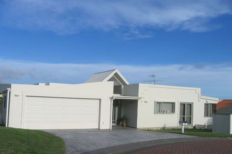 Photo of property in 5 Glengavel Grove, Papakowhai, Porirua, 5024