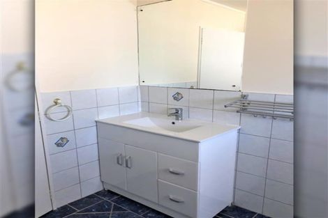 Photo of property in 2/52 Waitaki Street, Henderson, Auckland, 0612