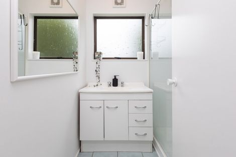 Photo of property in 2/48 Mcfaddens Road, St Albans, Christchurch, 8052