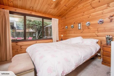 Photo of property in 18 John Dee Crescent, Red Beach, 0932