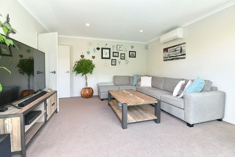 Photo of property in 6 Fendalton Place, Hatfields Beach, Orewa, 0931