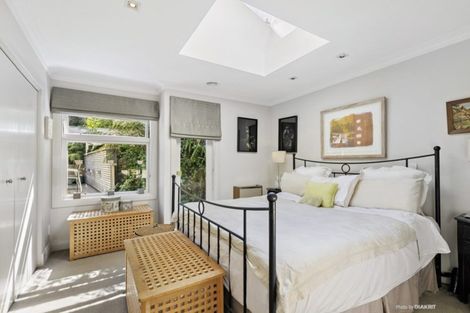 Photo of property in 21 Lower Watt Street, Wadestown, Wellington, 6012