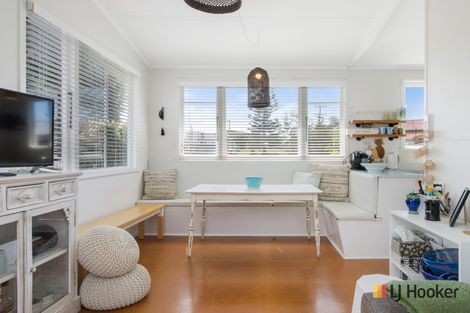 Photo of property in 17 Leo Street, Waihi Beach, 3611