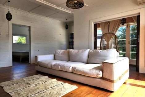 Photo of property in 20 Mcfarlane Street, Oakura, 4314