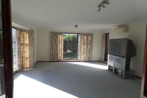 Photo of property in 5 Broadfell Avenue, Avonhead, Christchurch, 8042