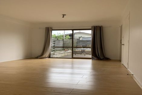 Photo of property in 2/14a Kurnell Drive, Botany Downs, Auckland, 2010