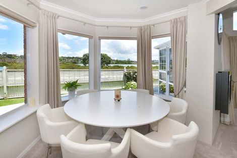 Photo of property in 52 Settlers Grove, Orewa, 0931