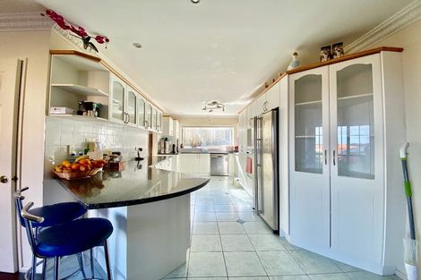 Photo of property in 7 Sesame Grove, Goodwood Heights, Auckland, 2105