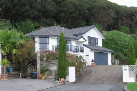 Photo of property in 83 Kakariki Grove, Waikanae, 5036