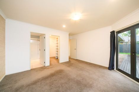 Photo of property in 16 Sorrento Place, Kelvin Grove, Palmerston North, 4414