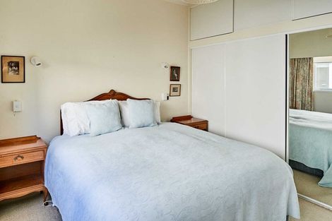 Photo of property in 143 Marine Parade, Eastbourne, Lower Hutt, 5013