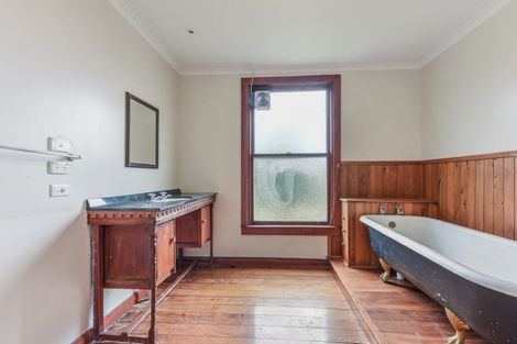 Photo of property in 24 Devon Street, Picton, 7220