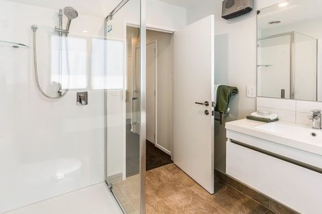 Photo of property in 4 Manaakitia Road, Karaka, 2124