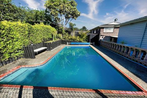 Photo of property in 20 Longbill Place, Glendene, Auckland, 0602