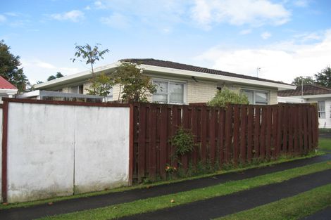 Photo of property in 2/7 Cairngorm Place, Highland Park, Auckland, 2010