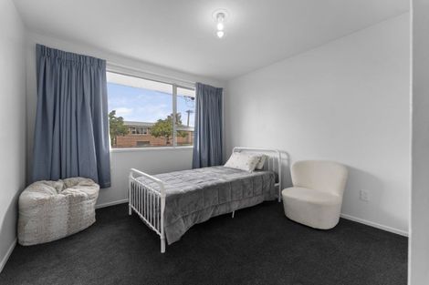Photo of property in 2/2 Tuckers Road, Redwood, Christchurch, 8051
