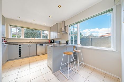 Photo of property in 8 Earlston Grove, Avalon, Lower Hutt, 5011