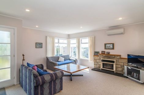 Photo of property in 32 Kiwi Road, Raumati Beach, Paraparaumu, 5032