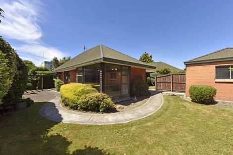 Photo of property in 2/11 Gatonby Place, Avonhead, Christchurch, 8042