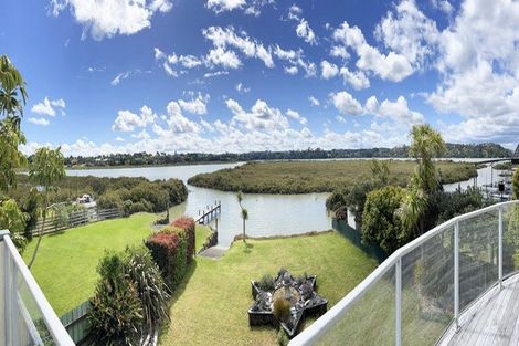 Photo of property in 10 The Terrace, Herald Island, Auckland, 0618