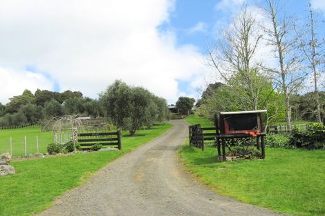 Photo of property in 40 Anzac Road, Waitakere, Auckland, 0816