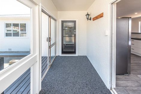 Photo of property in 27 Hood Street, Castlecliff, Whanganui, 4501