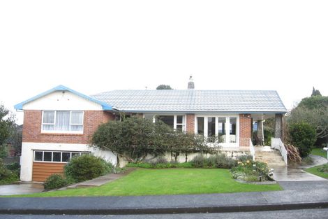 Photo of property in 2 Knights Drive, Hillpark, Auckland, 2102