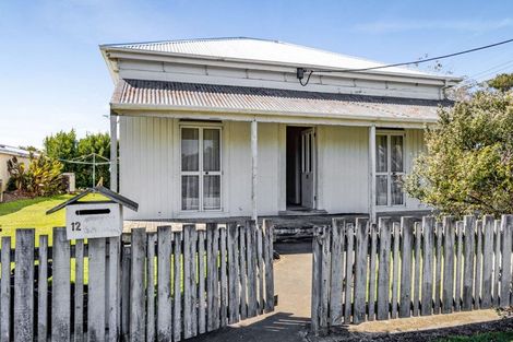 Photo of property in 12 Gloag Street, Waverley, 4510