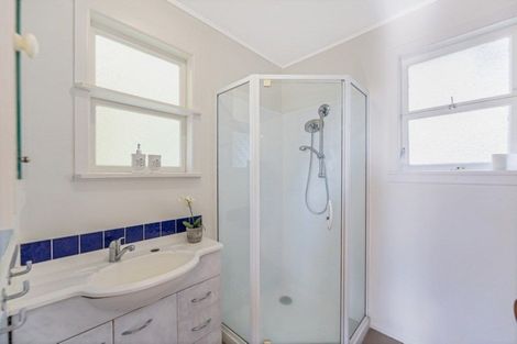 Photo of property in 45 Wade River Road, Stanmore Bay, Whangaparaoa, 0932