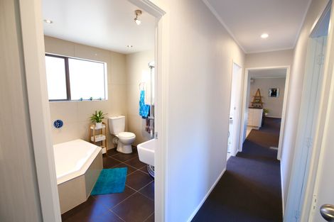 Photo of property in 11 Matipo Crescent, Pukete, Hamilton, 3200