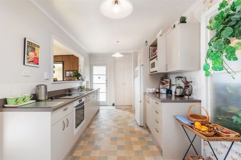 Photo of property in 70 Sylvan Crescent, Te Atatu South, Auckland, 0610