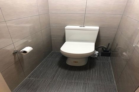 Photo of property in 2 Mediterranean Way, Goodwood Heights, Auckland, 2105