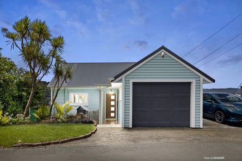 Photo of property in 17 Espin Crescent, Karori, Wellington, 6012