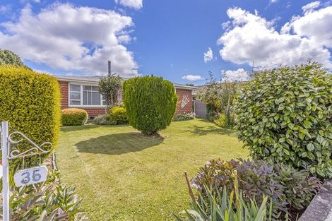 Photo of property in 35 Daniels Road, Redwood, Christchurch, 8051
