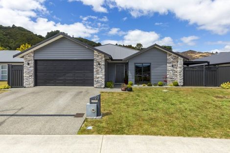 Photo of property in 23 Salisbury Crescent, Wallaceville, Upper Hutt, 5018