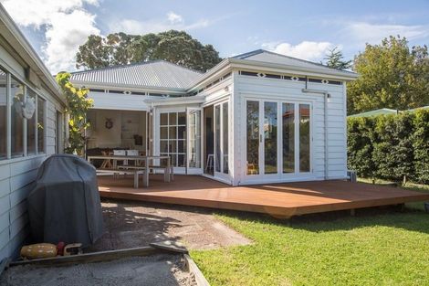 Photo of property in 31 Sutherland Road, Point Chevalier, Auckland, 1025