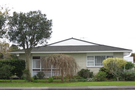 Photo of property in 2 Kauri Street, Merrilands, New Plymouth, 4312