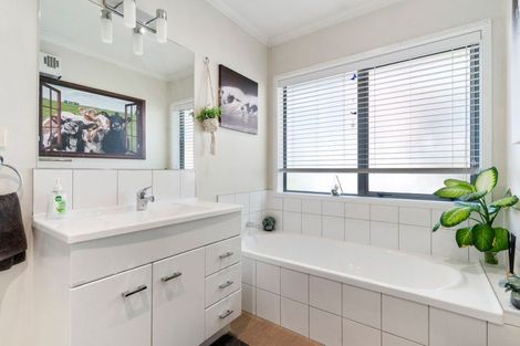 Photo of property in 3 Tararua Crescent, Carterton, 5713