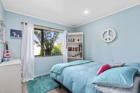 Photo of property in 8a Pekanga Road, Normandale, Lower Hutt, 5010