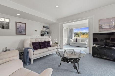 Photo of property in 2/3 Tiri View Place, Waiake, Auckland, 0630