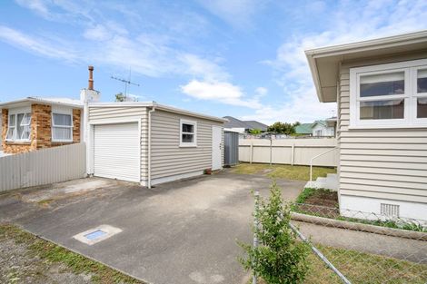 Photo of property in 34 Queenwood Road, Levin, 5510