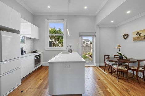 Photo of property in 8 Morley Street, New Plymouth, 4310